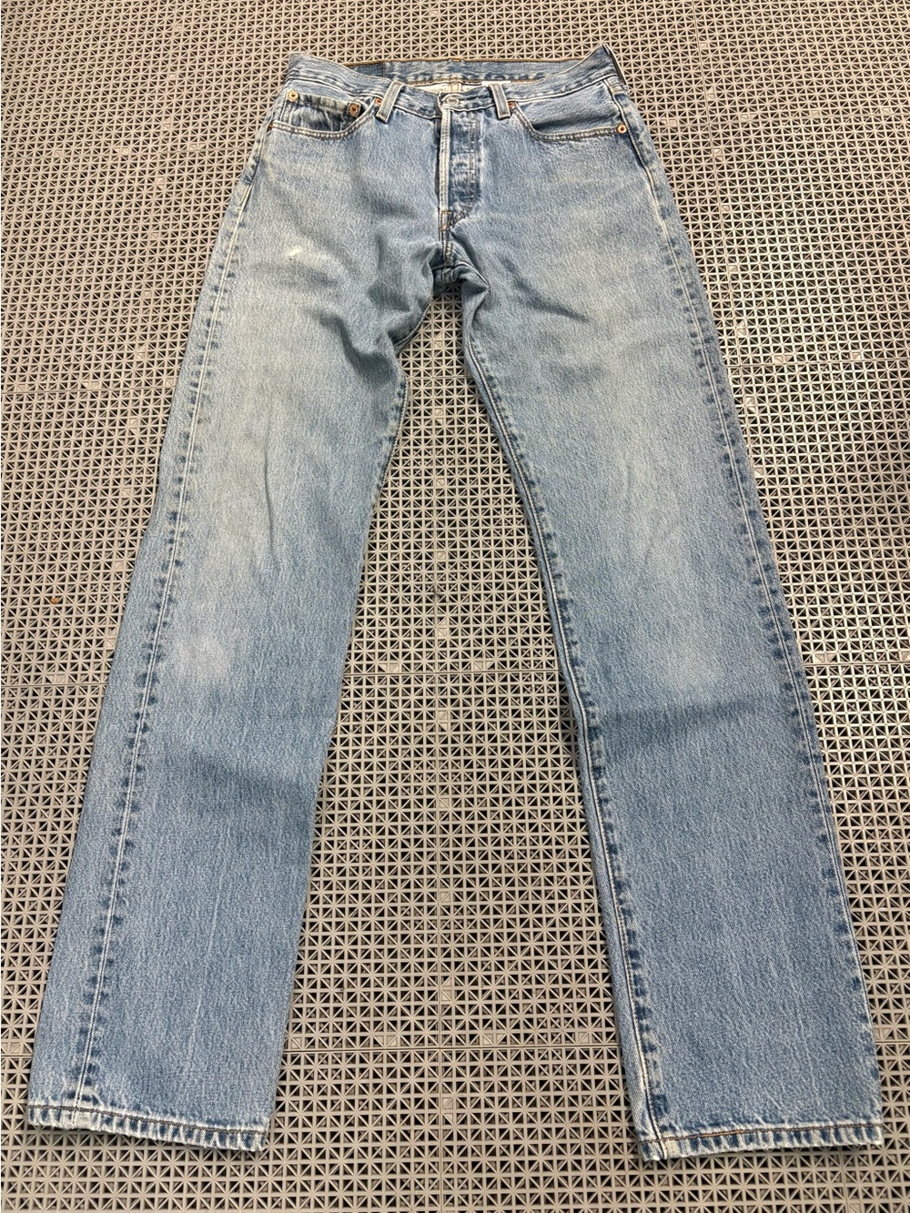 Vintage Levi's 501 Medium Wash Button-Fly Blue Jeans - Y2K